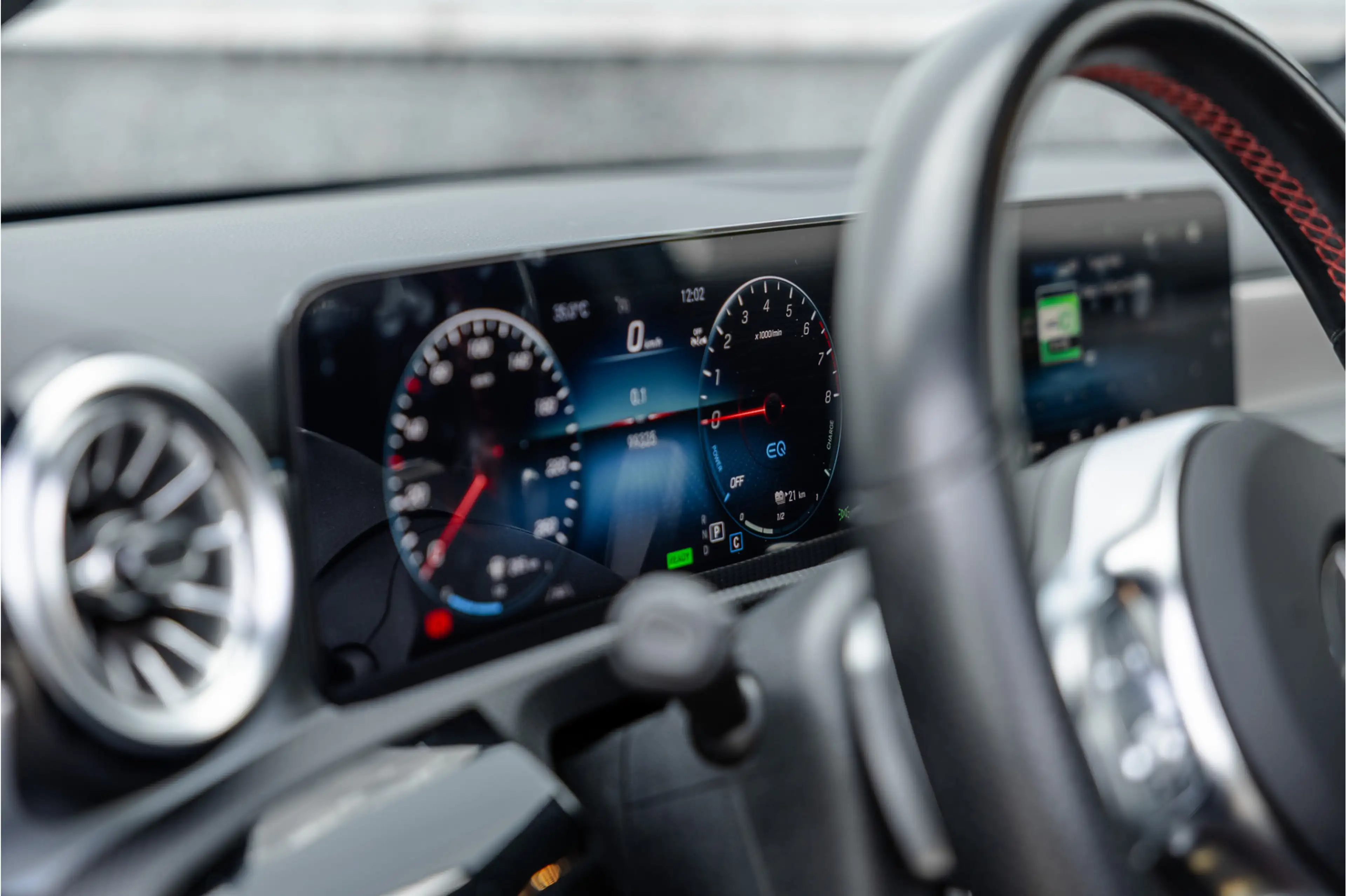 Mercedes-Benz A 250 e AMG Line Pano / Sfeerverlichting / Carplay / Nig — photo 50