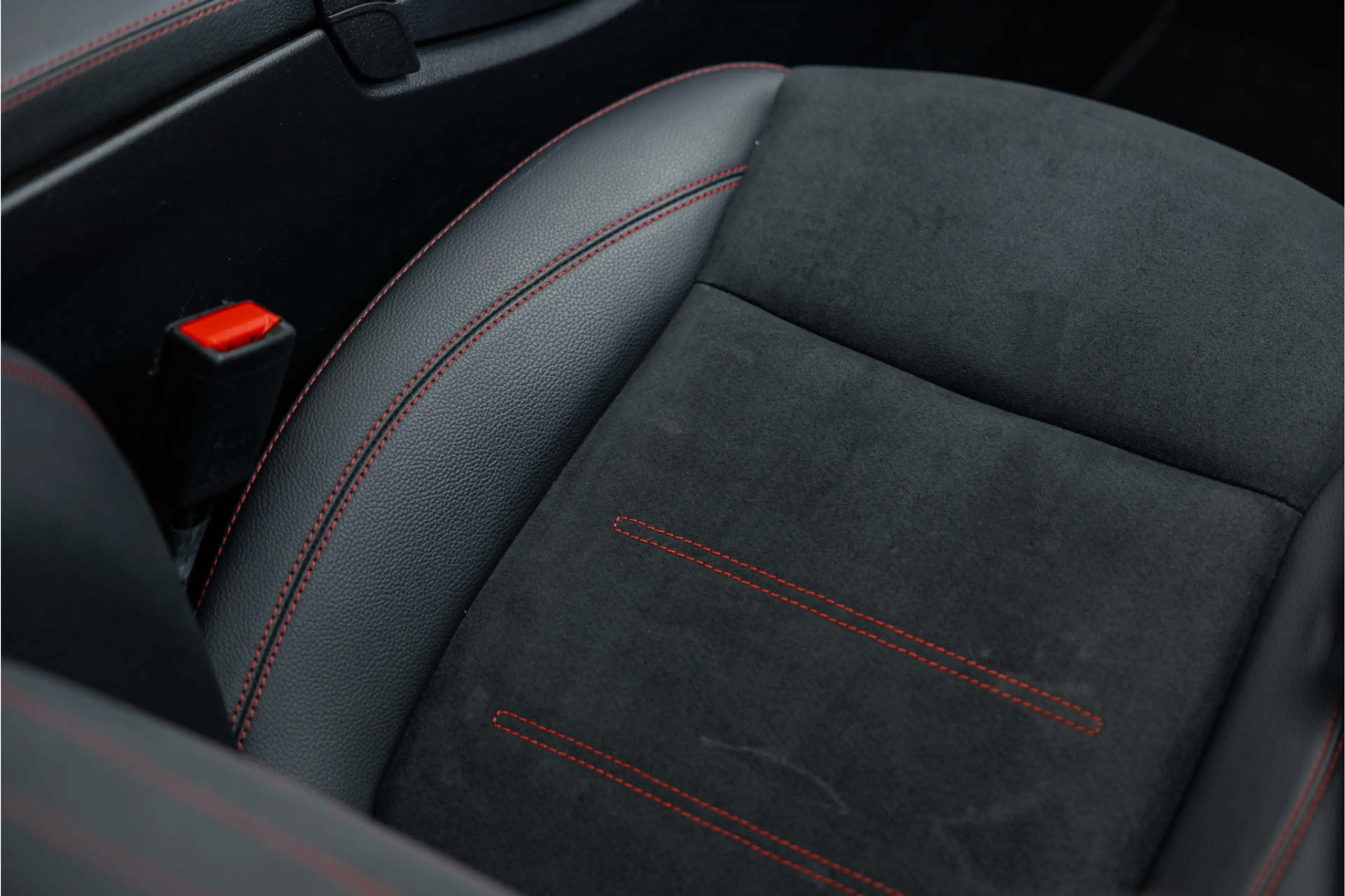 Mercedes-Benz A 250 e AMG Line Pano / Sfeerverlichting / Carplay / Nig — photo 41
