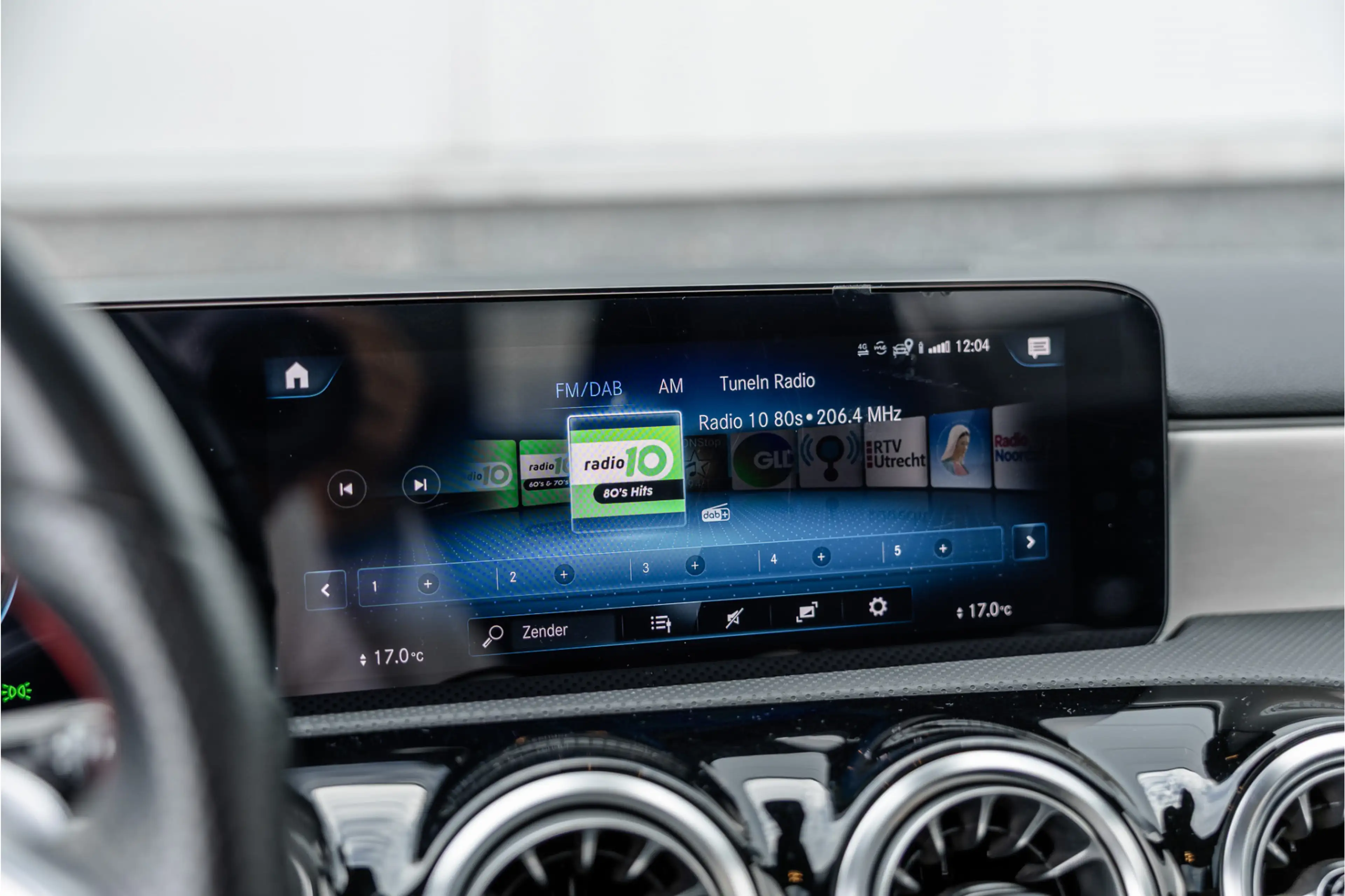 Mercedes-Benz A 250 e AMG Line Pano / Sfeerverlichting / Carplay / Nig — photo 13