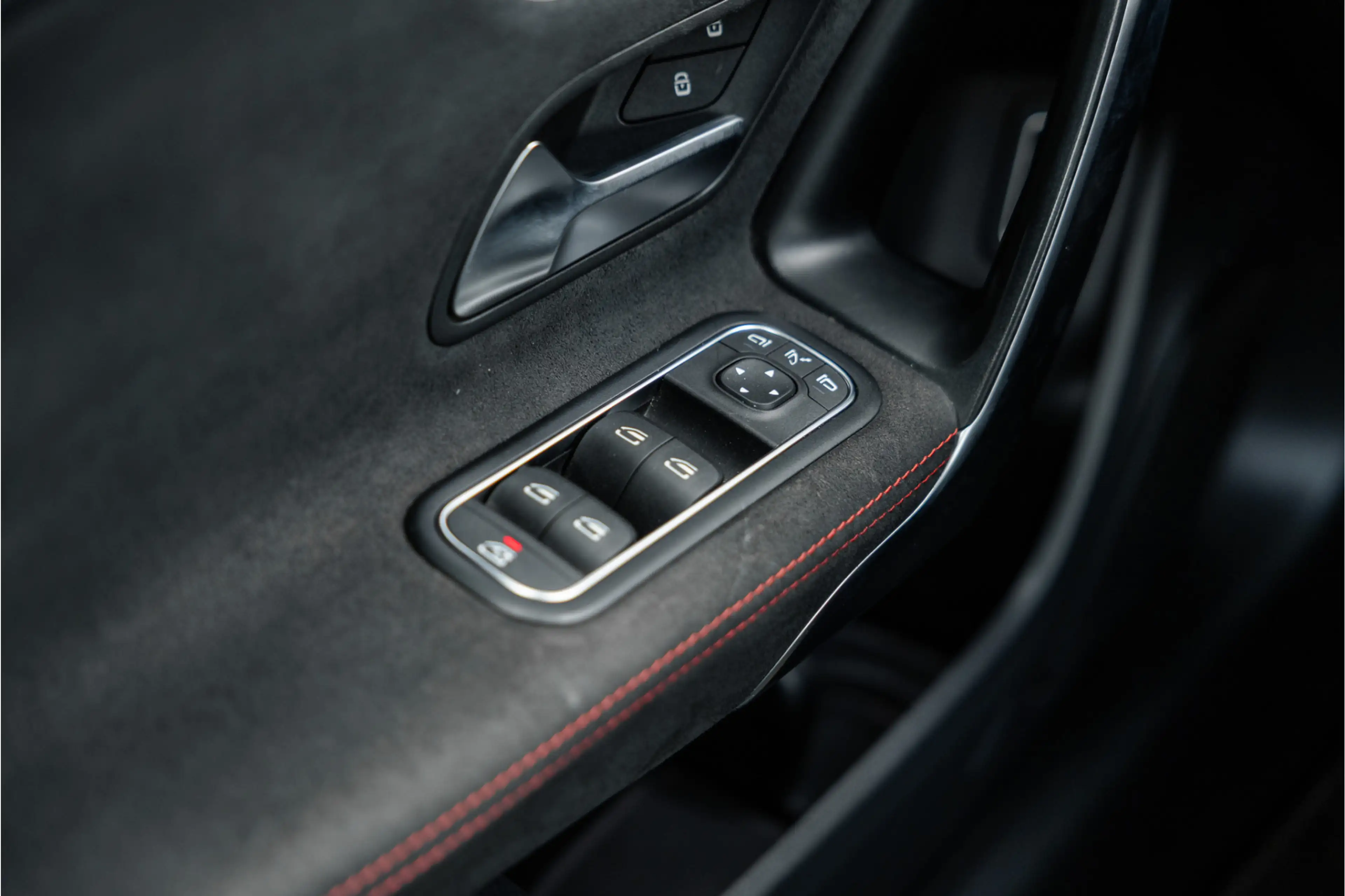 Mercedes-Benz A 250 e AMG Line Pano / Sfeerverlichting / Carplay / Nig — photo 43