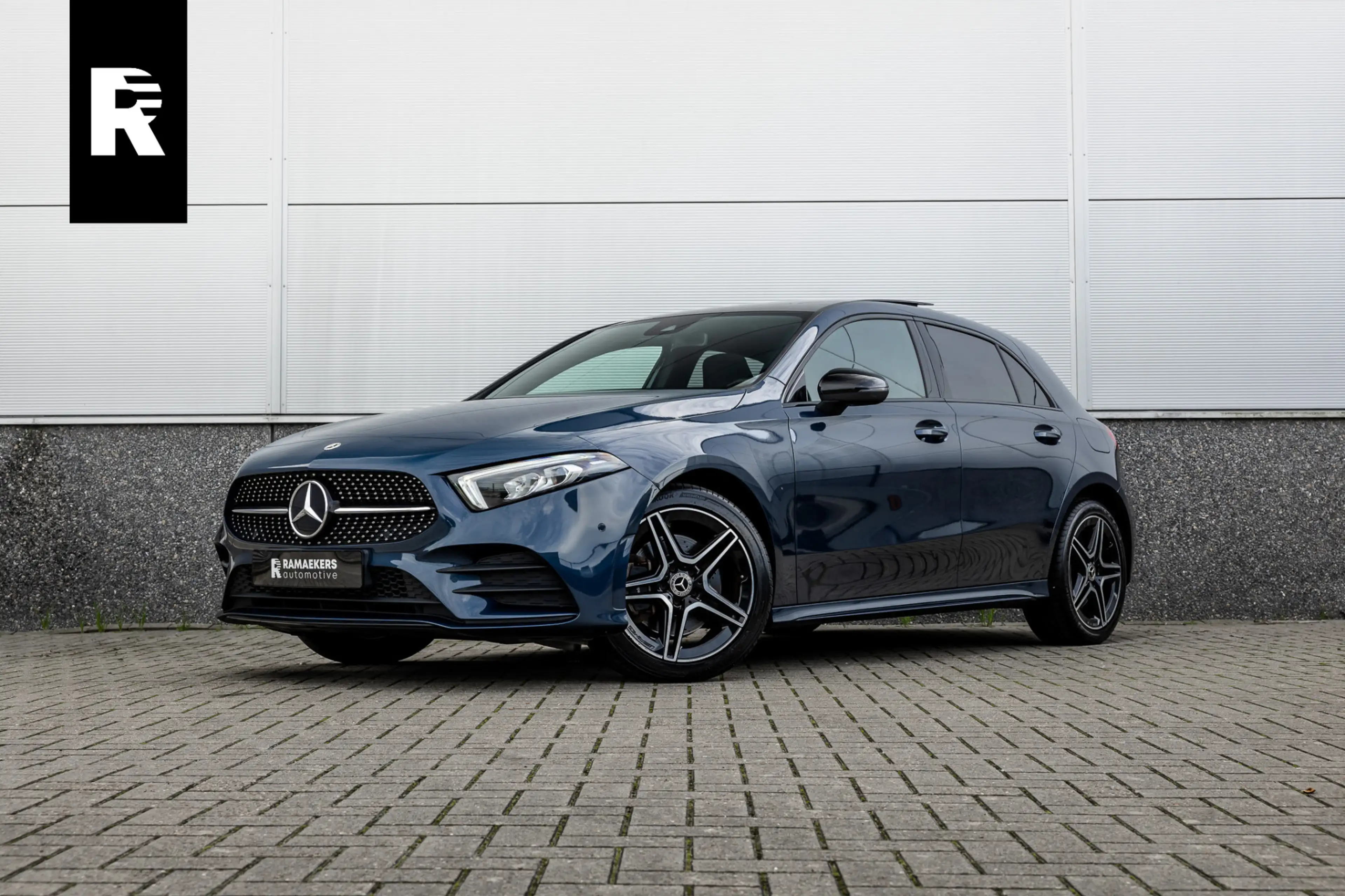 Mercedes-Benz A 250 e AMG Line Pano / Sfeerverlichting / Carplay / Nig