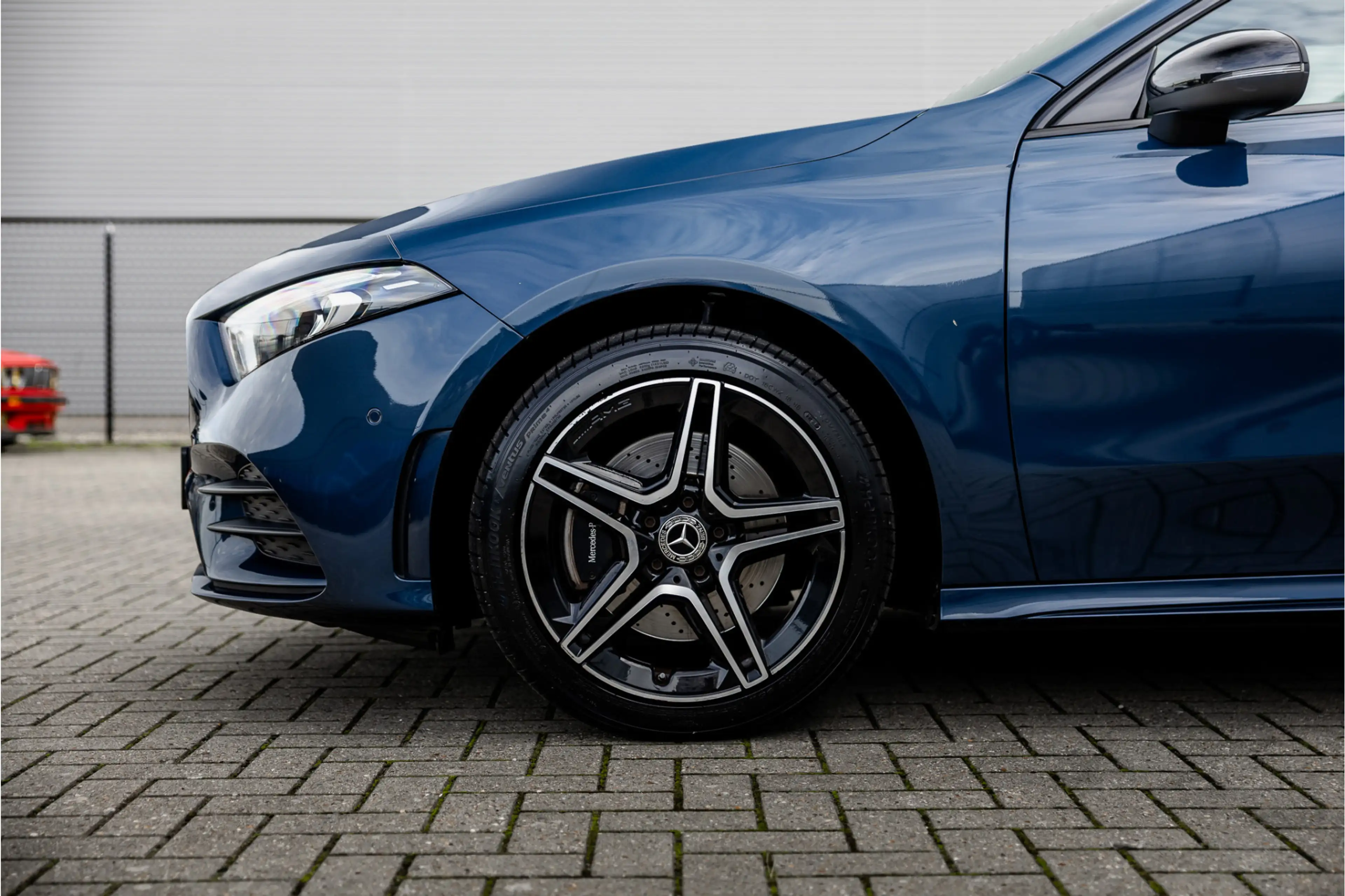 Mercedes-Benz A 250 e AMG Line Pano / Sfeerverlichting / Carplay / Nig — photo 35