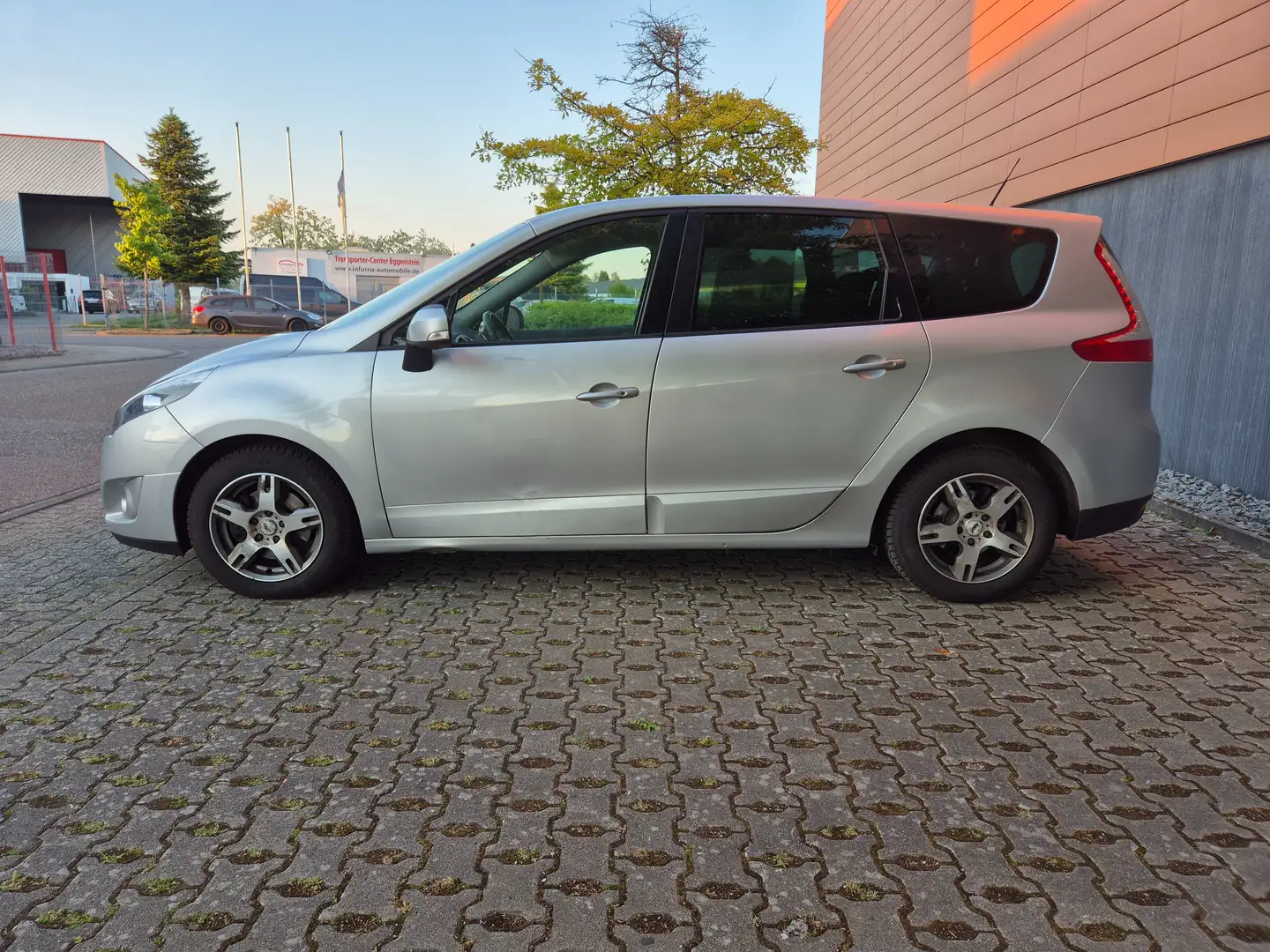 Renault Scenic Grand Dynamique1,9 Ltr. - 96 kW dCi Gris - 2