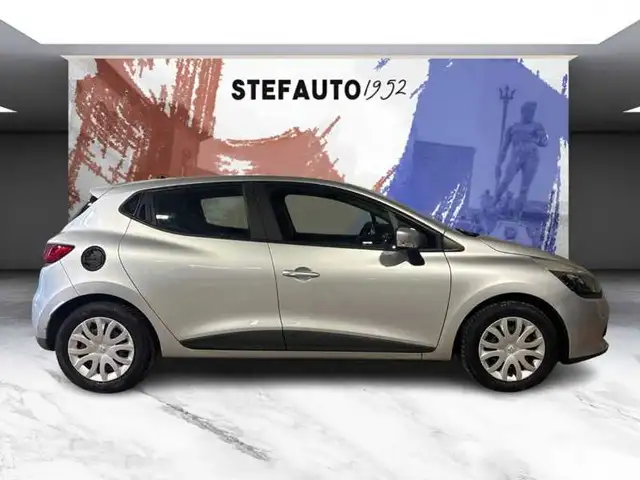 Renault Clio view 3