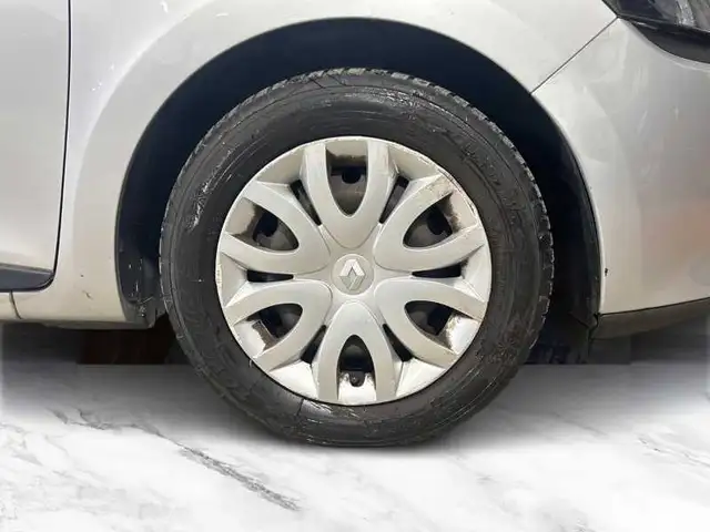 Renault Clio view 8
