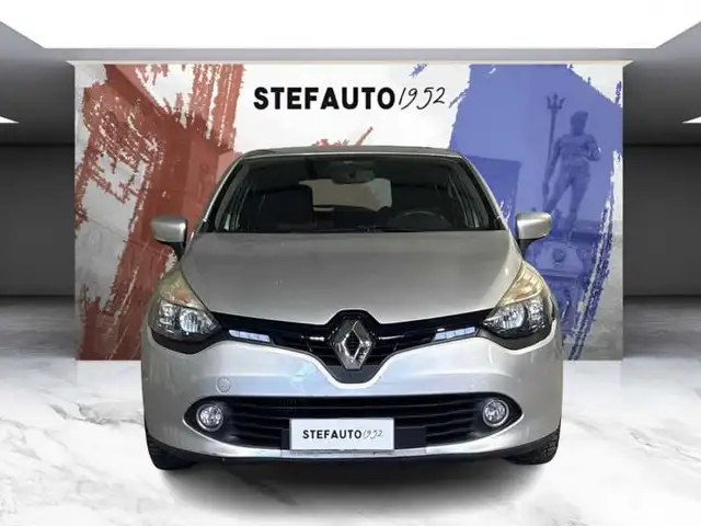 Renault Clio view 2