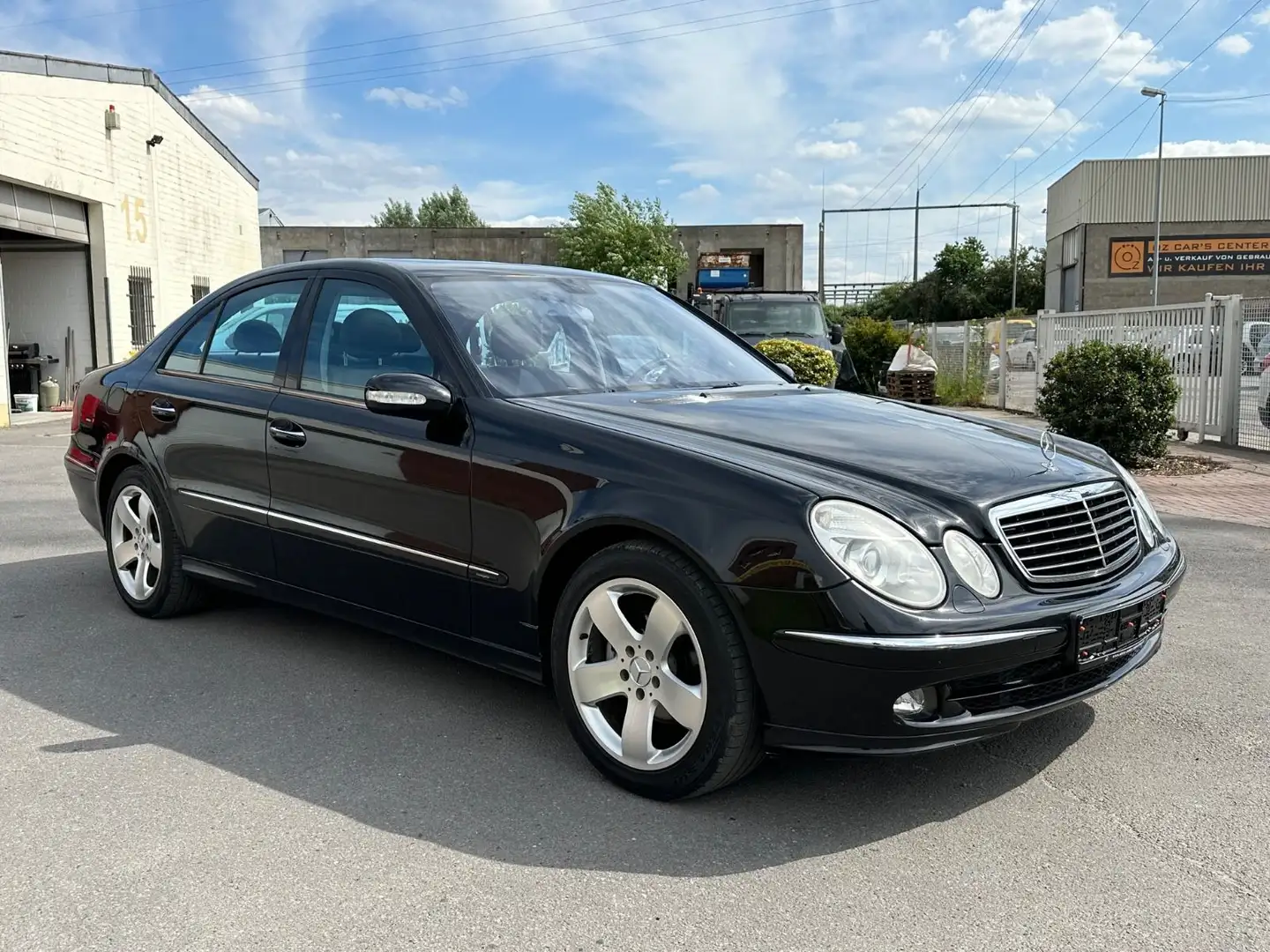 Mercedes-Benz E 320 V6 AVANTGARDE Autom. Navi / ESHD Černá - 2