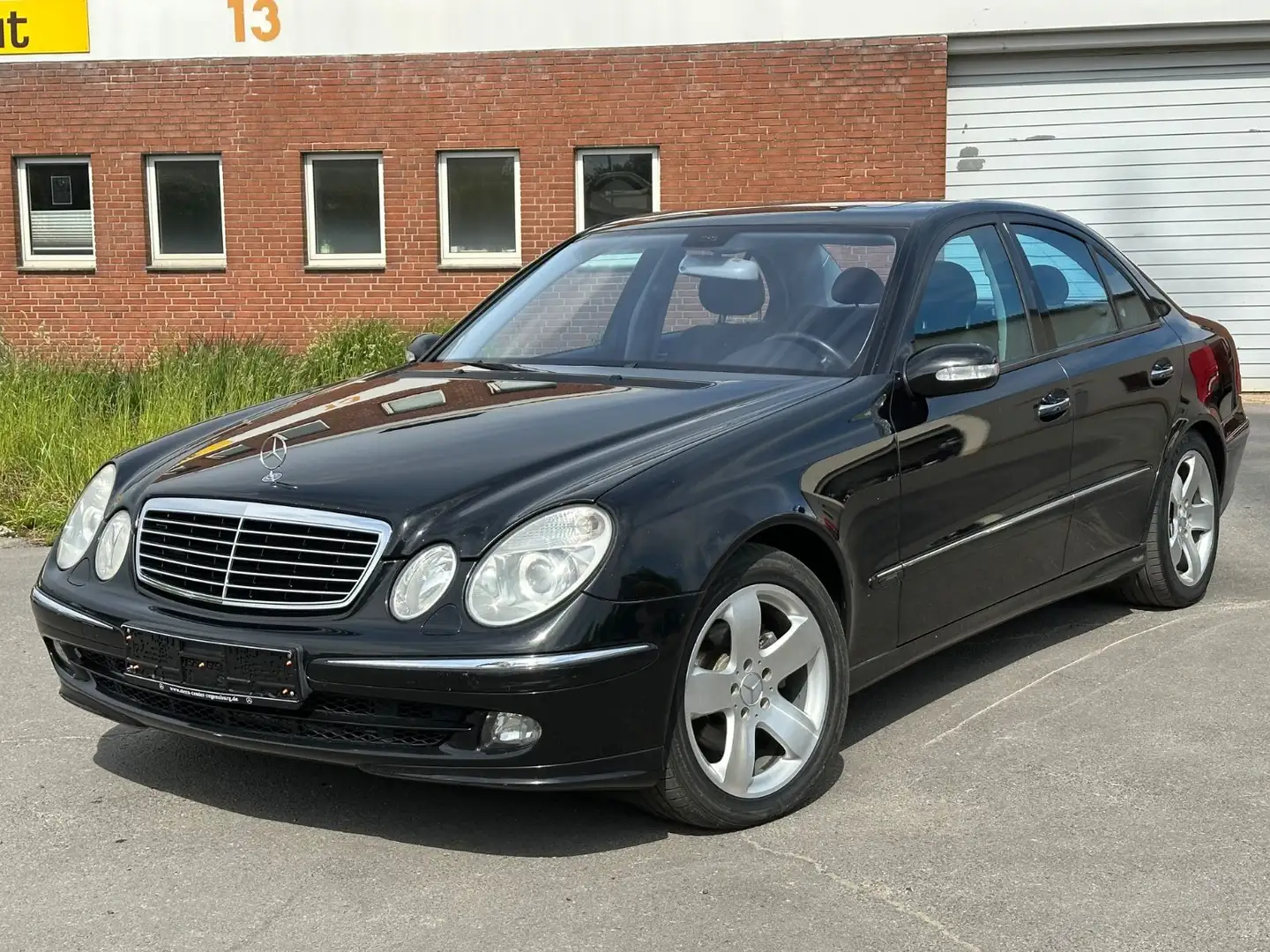 Mercedes-Benz E 320 V6 AVANTGARDE Autom. Navi / ESHD Černá - 1