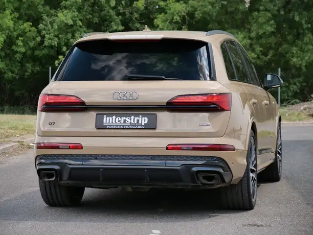 Audi Q7 view 6