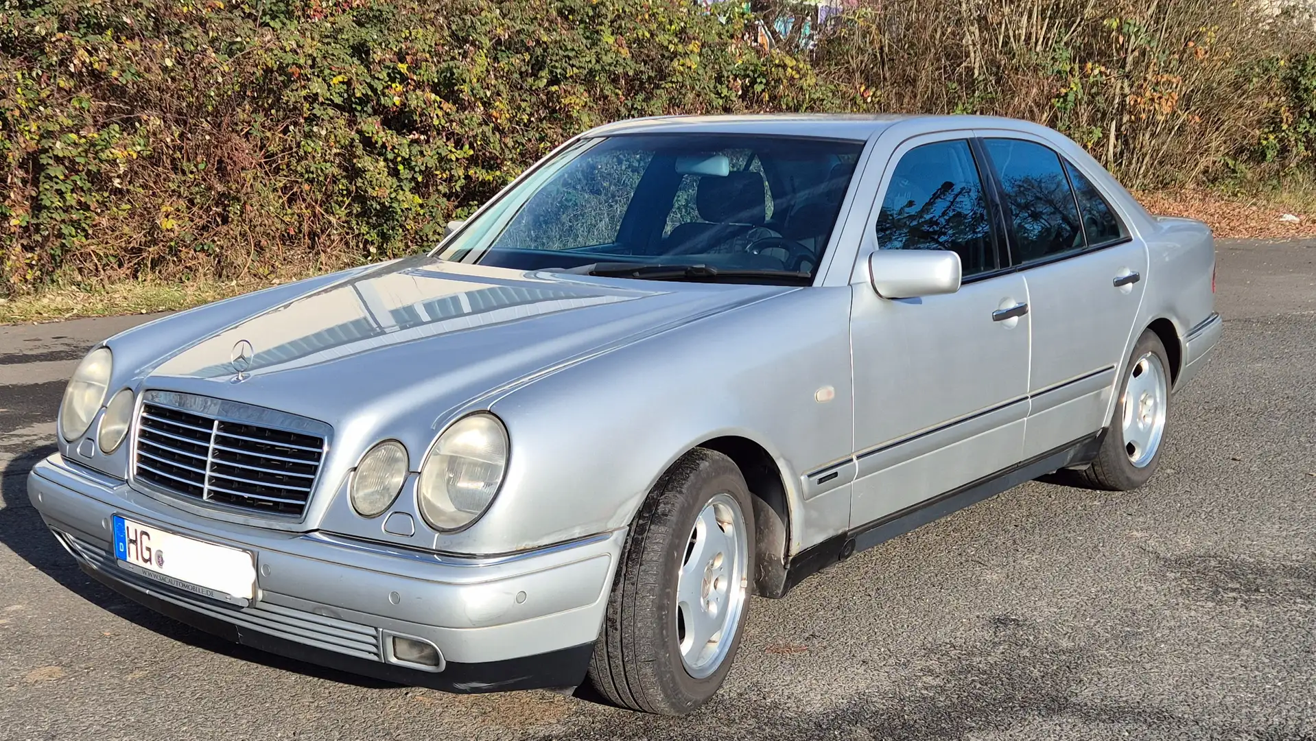 Mercedes-Benz E 240 E-Klasse Avantgarde Silber - 1