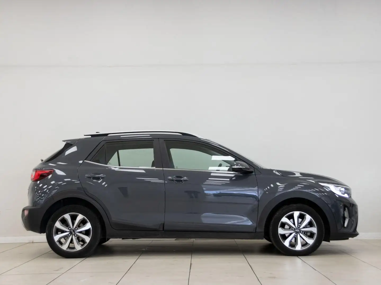Kia Stonic 1.0 T-GDi MHEV Drive 100 Grigio - 2