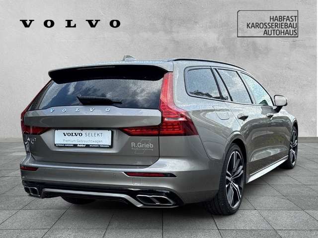 Volvo V60 Recharge T8 Kombi Plus Dark AWD Plug-In Hybrid