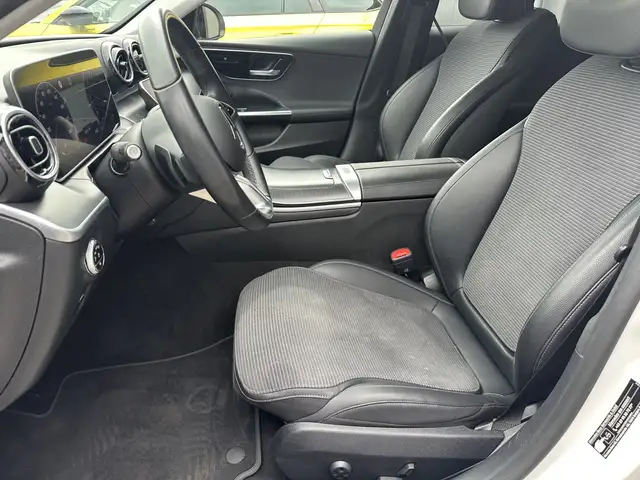 Mercedes-Benz C view 11