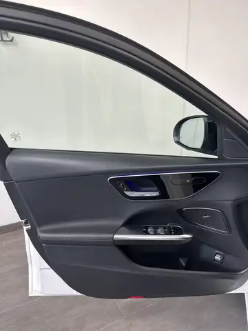 Mercedes-Benz C view 8