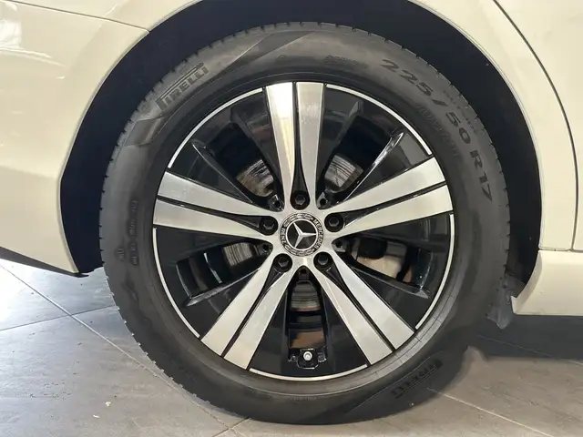 Mercedes-Benz C view 3