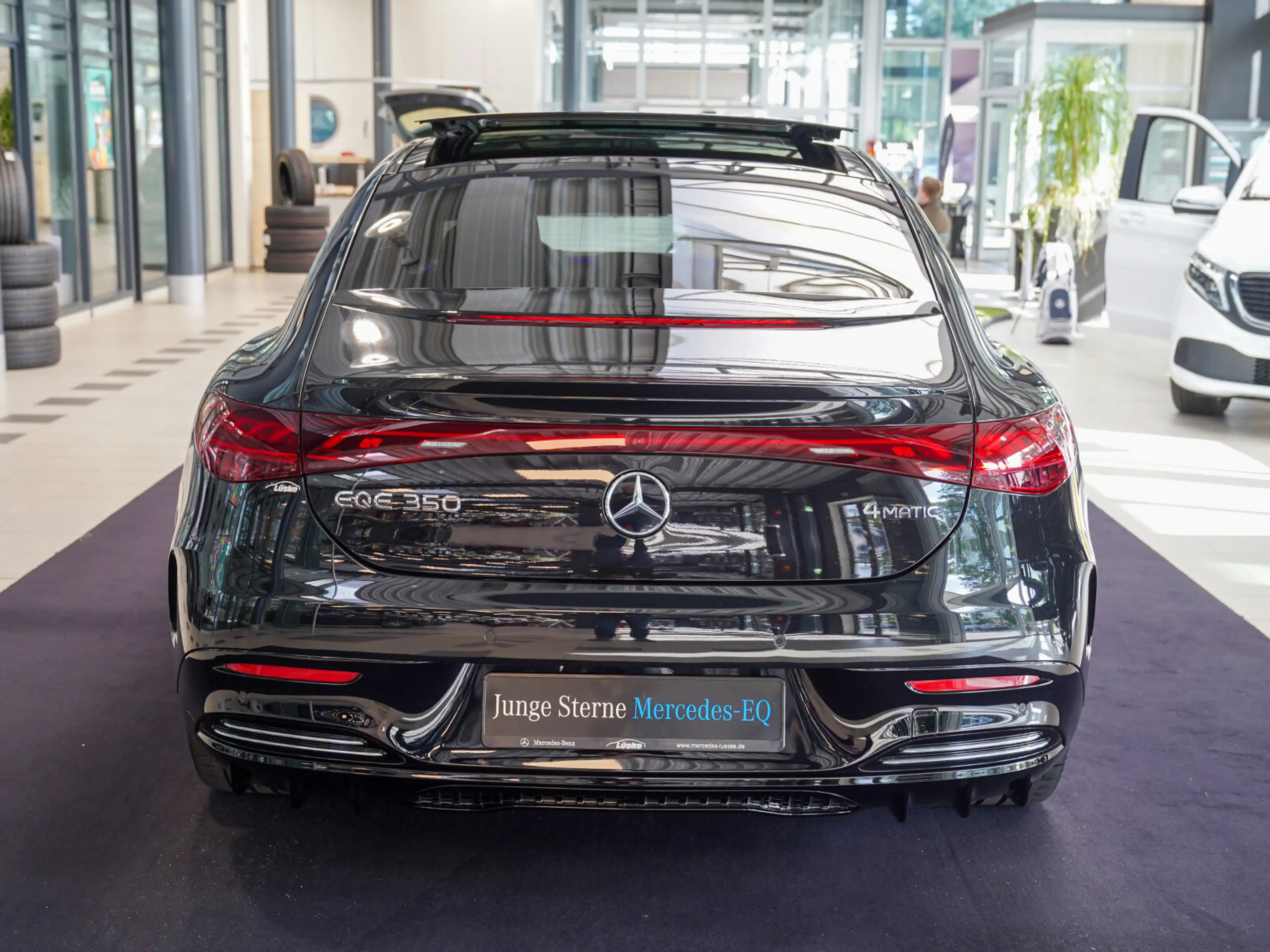 Mercedes-Benz EQE 350 4M AMG Line Night Vierlspeiche AIR Pano — photo 4