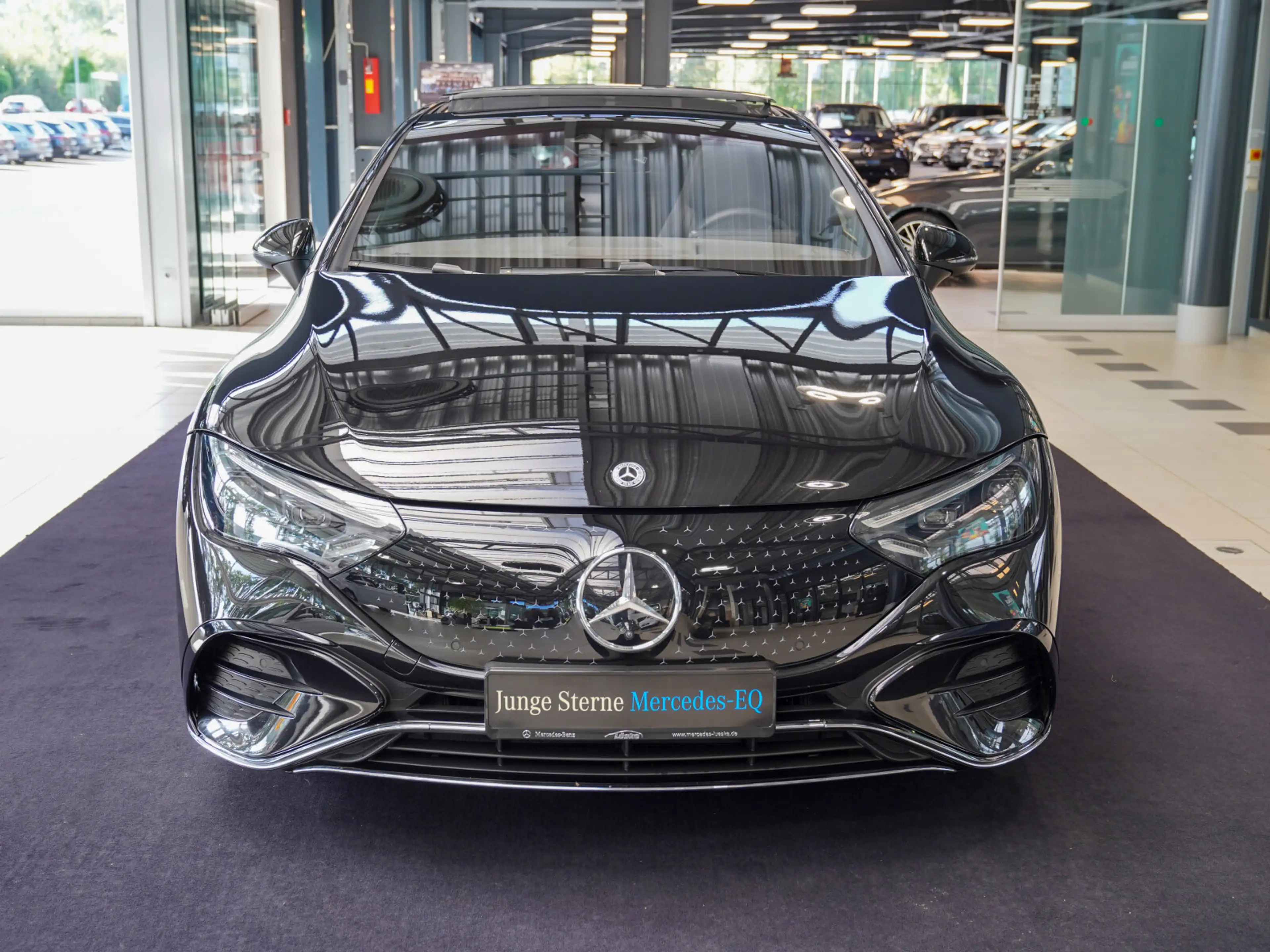 Mercedes-Benz EQE 350 4M AMG Line Night Vierlspeiche AIR Pano — photo 8