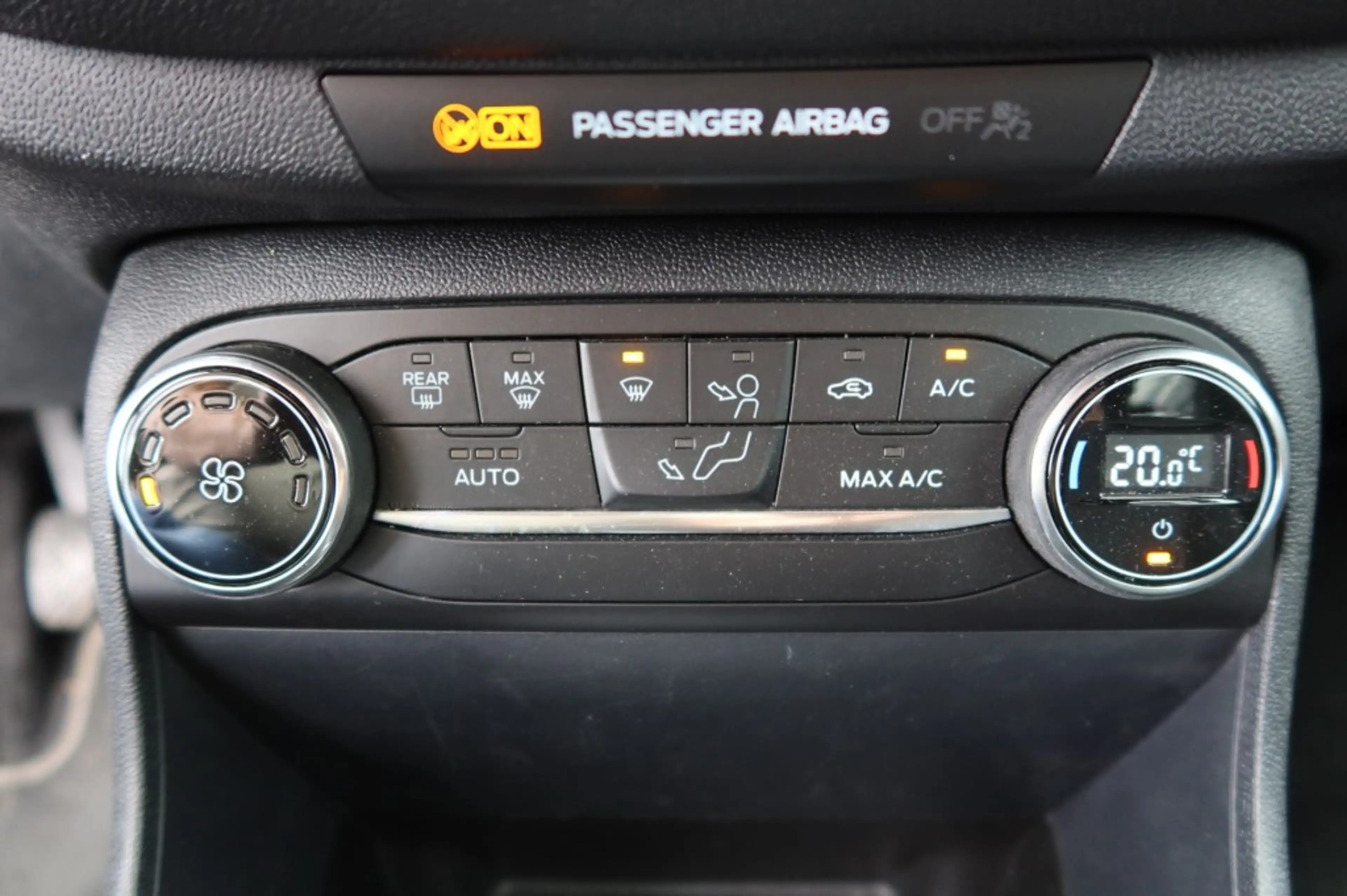 Ford Fiesta 1.0 EcoBoost Active X NAVI, Cima, PDC — photo 9
