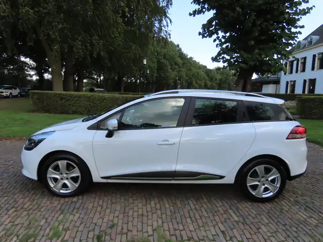 Renault Clio view 2