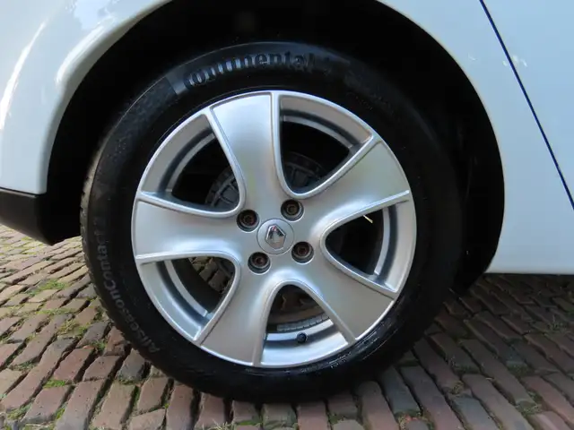 Renault Clio view 17