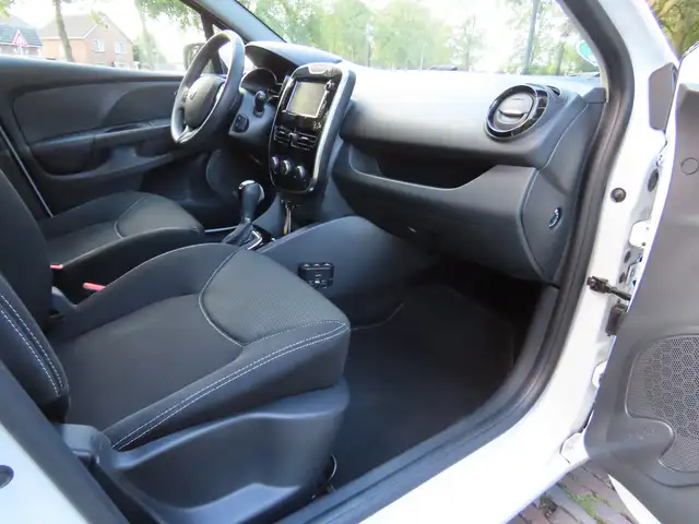 Renault Clio view 9
