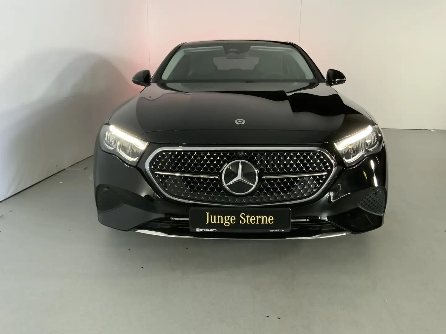 Mercedes-Benz E 220 E 220 d Limo AVANTGARDE Pano DISTRO KEYLESS 360 Schwarz - 2