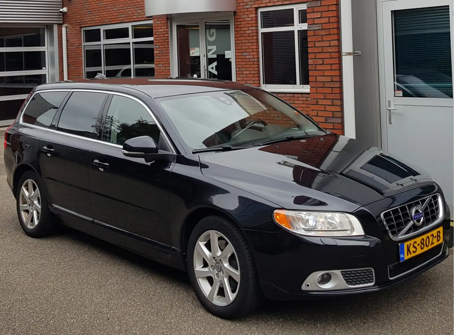 Volvo V70 2.5T Aut Cng Navi Trekhaak Xenon Leder Zwart - 1