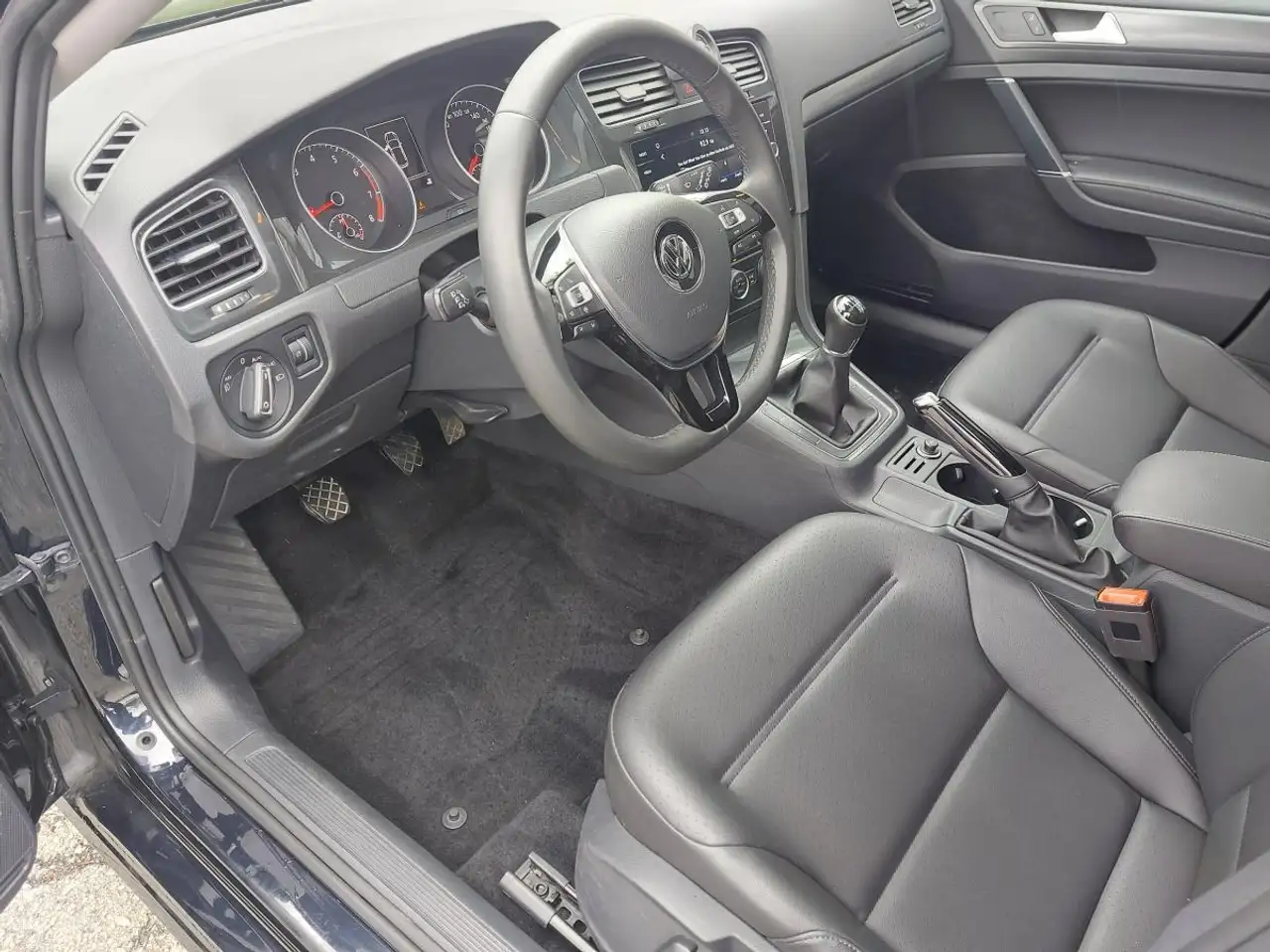 Volkswagen Golf photo Volkswagen Golf