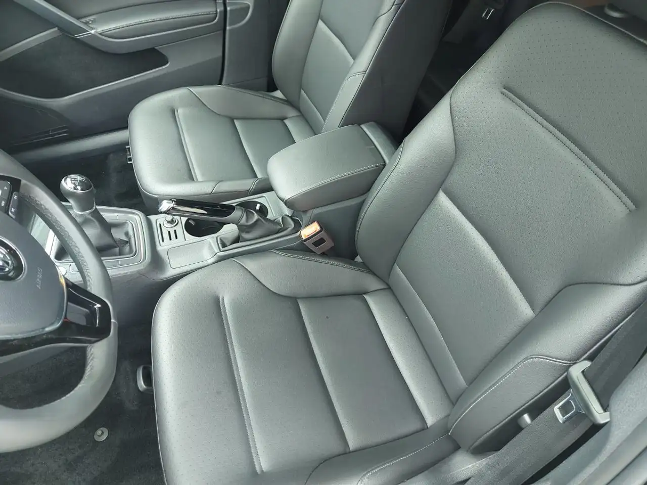 Volkswagen Golf photo Volkswagen Golf