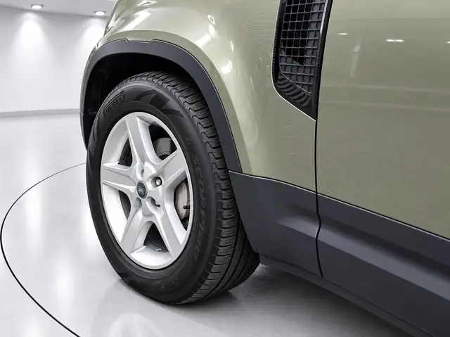 Land Rover Defender view 14