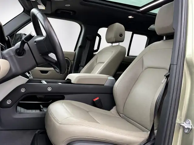 Land Rover Defender view 4