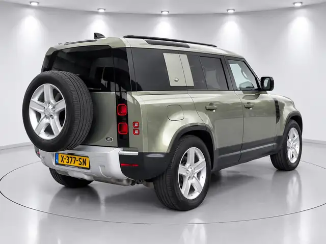 Land Rover Defender view 3