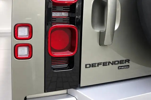 Land Rover Defender view 9
