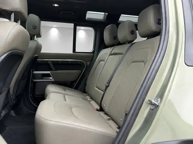 Land Rover Defender view 5