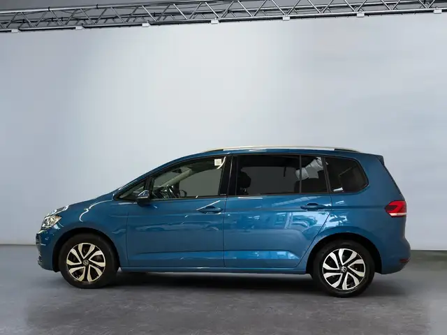 Volkswagen Touran view 3
