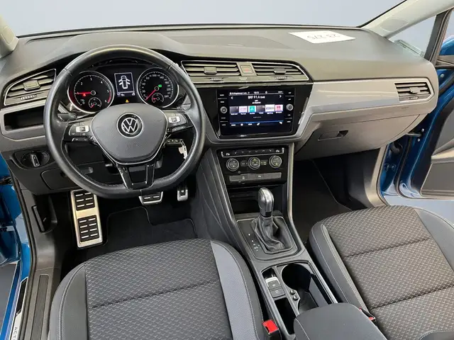 Volkswagen Touran view 8