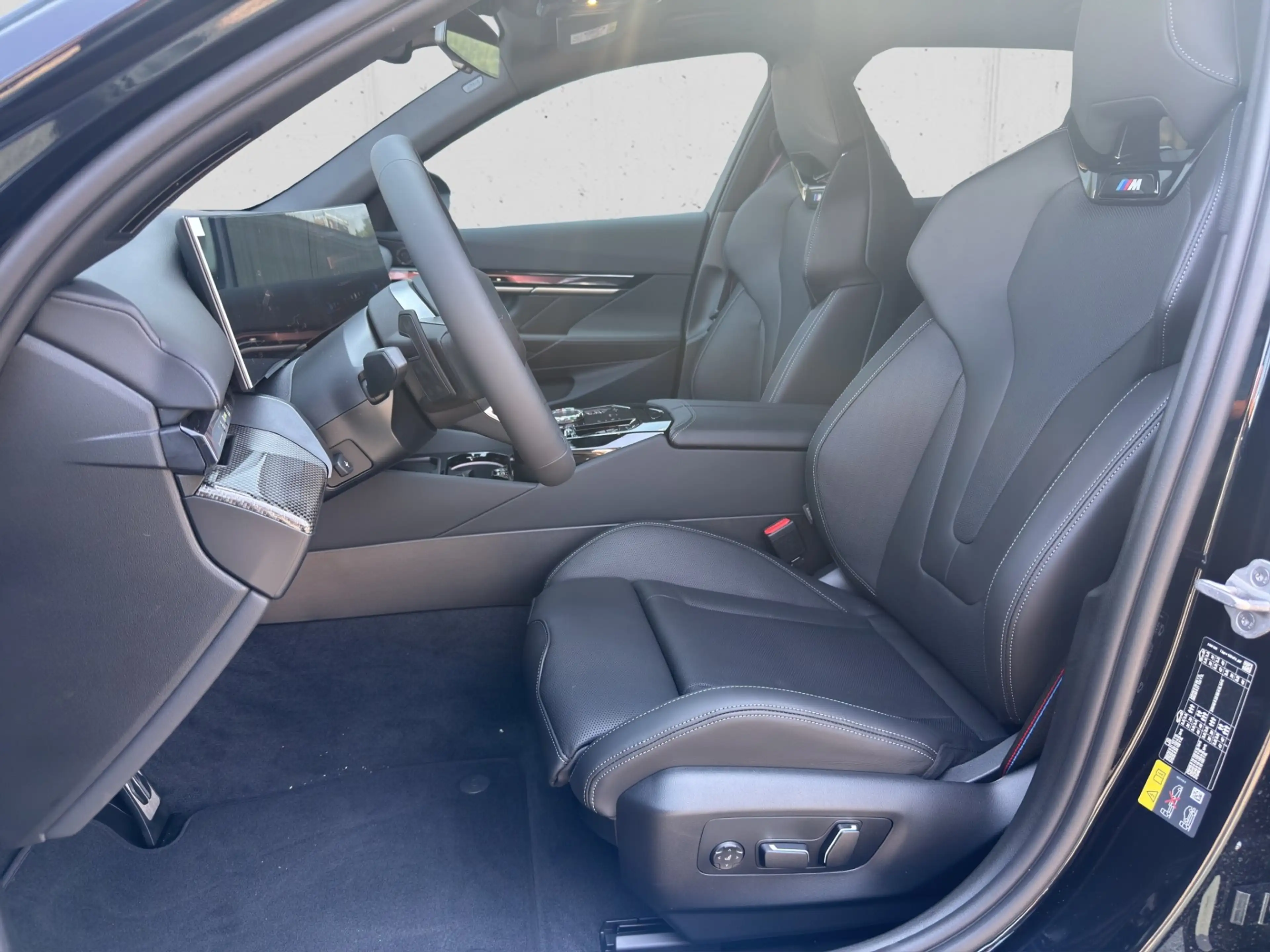 BMW i5 eDrive40 — photo 8