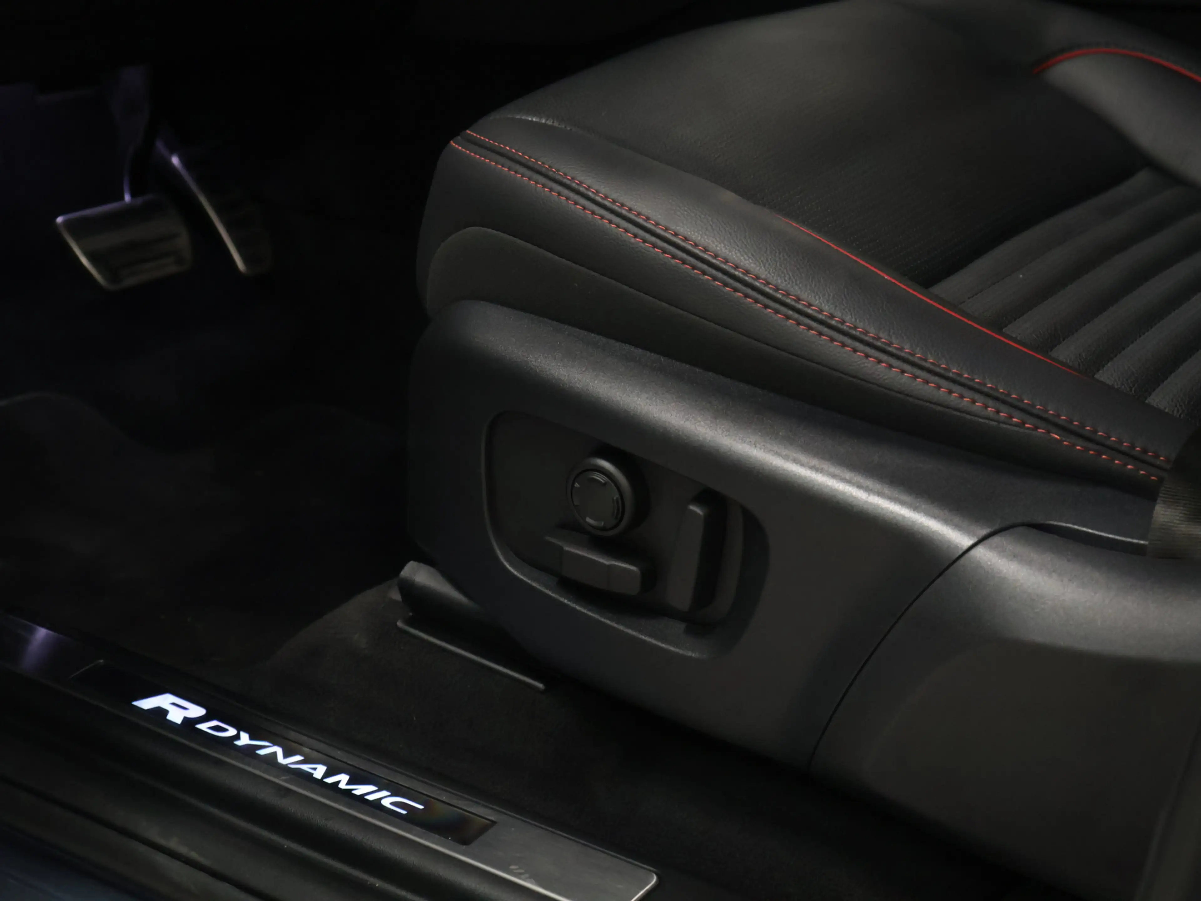Land Rover Discovery Sport P300e 1.5 R-Dynamic SE [APPLECARPLAY, ANDROID, MEM — photo 15