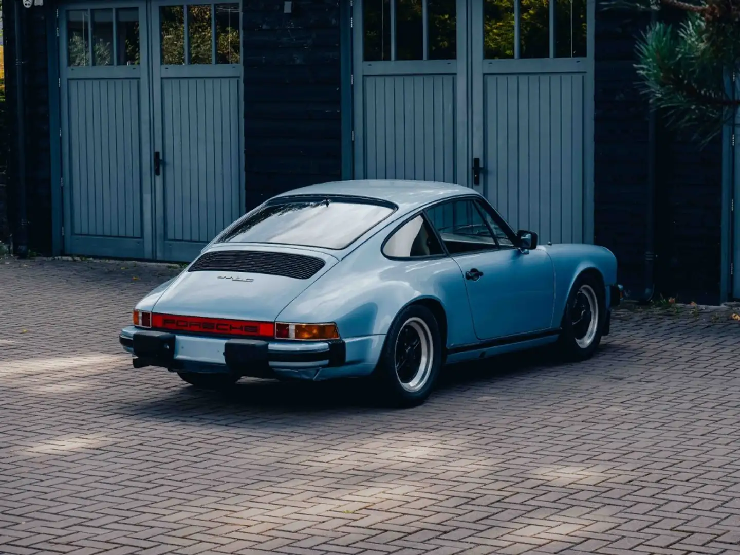 Porsche 911 3.0SC Light Blue metallic Blau - 2