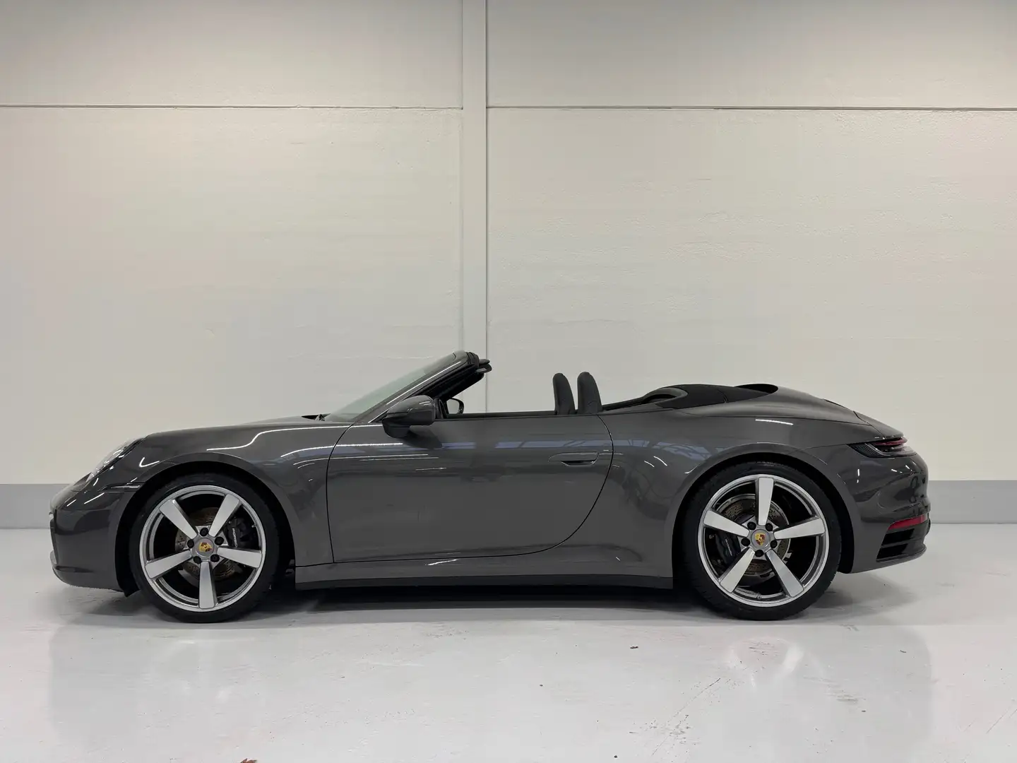Porsche 992 911 Carrera 4 Cabriolet PDK Gris - 1