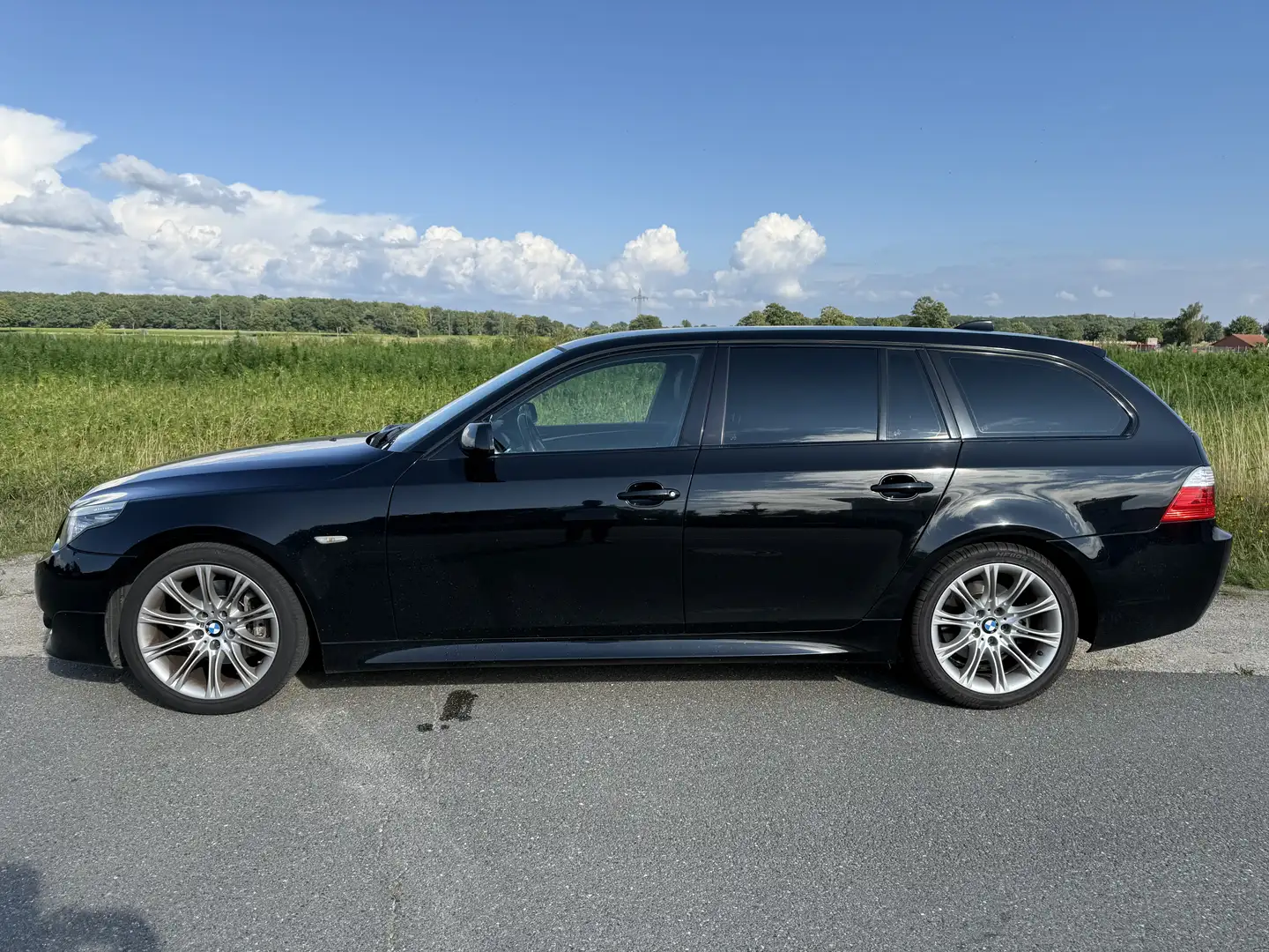 BMW 525 i Touring M-Sportpaket, Handschalter Schwarz - 2