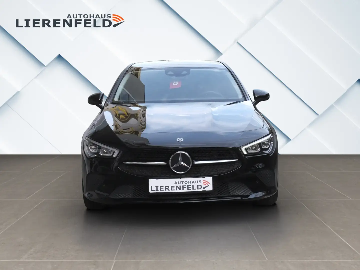 Mercedes-Benz CLA 180 Shooting Brake Automatik nur 11 Tkm Schwarz - 2