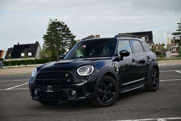 ALL4 / SPORTSEATS / LED / CARPLAY / DAB / DRIVING ASSISTANT / FULL BLACK / CAMERA / ADAPTIVE CRUISE / LEATHERETTE