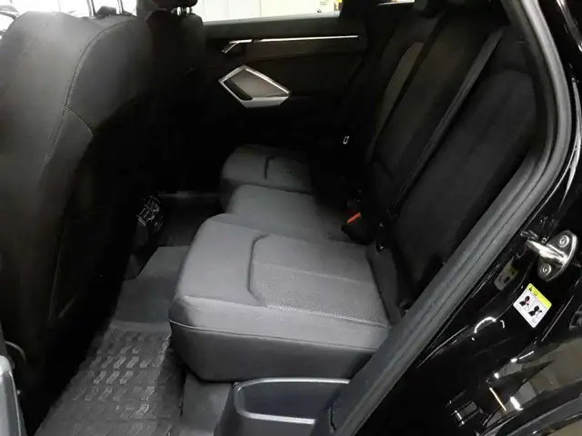 Audi Q3 view 13