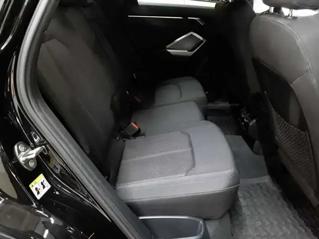 Audi Q3 view 14