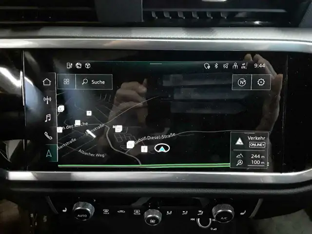 Audi Q3 view 12