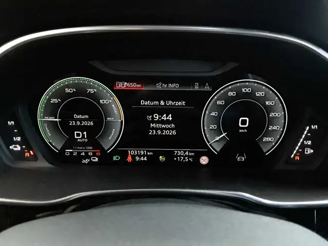 Audi Q3 view 11