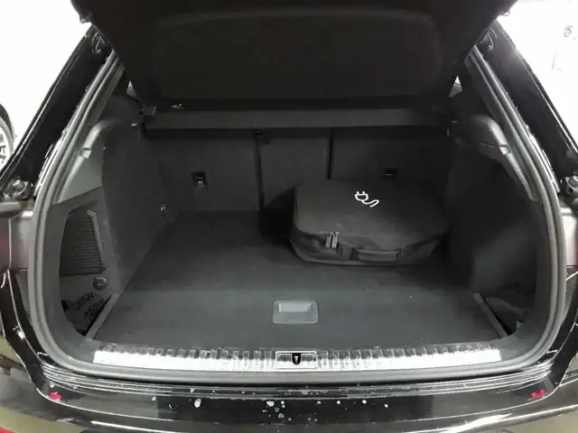 Audi Q3 view 15