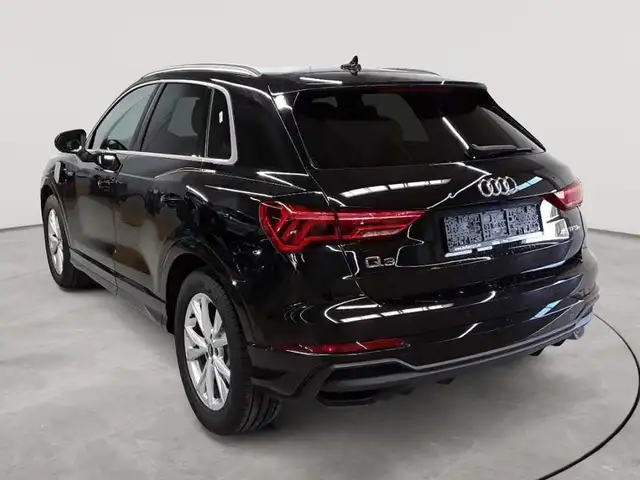 Audi Q3 view 5