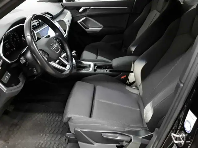 Audi Q3 view 7